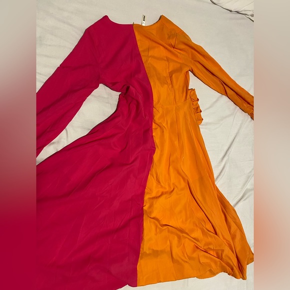 Maxi Long 2 toned dress with a v-neck and sleeves are scrunched at wrist. - Picture 2 of 3